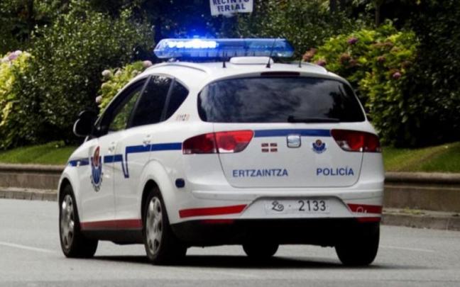 Vehículo de la Ertzaintza Vehículo de la Ertzaintza