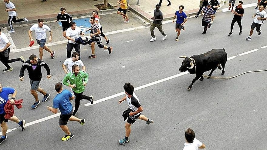 Algunas carreras delante del astado de la mañana.