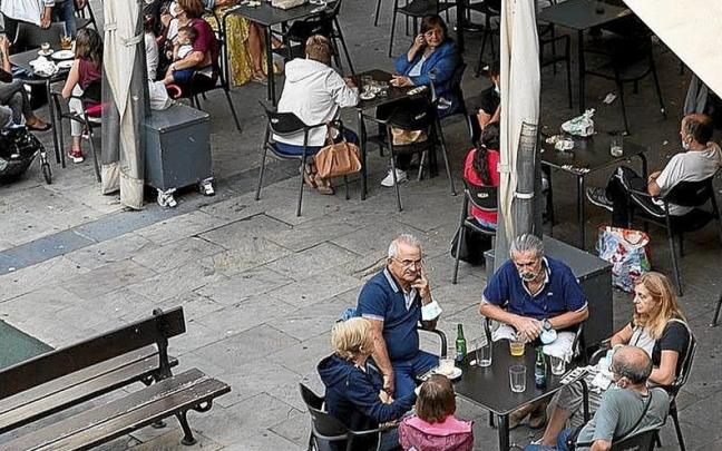 Una terraza de hostelería en la vía pública de Tolosa. | FOTO: M.S.S.