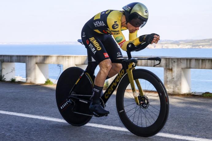 Roglic, vencedor en Hondarribia y primer líder.