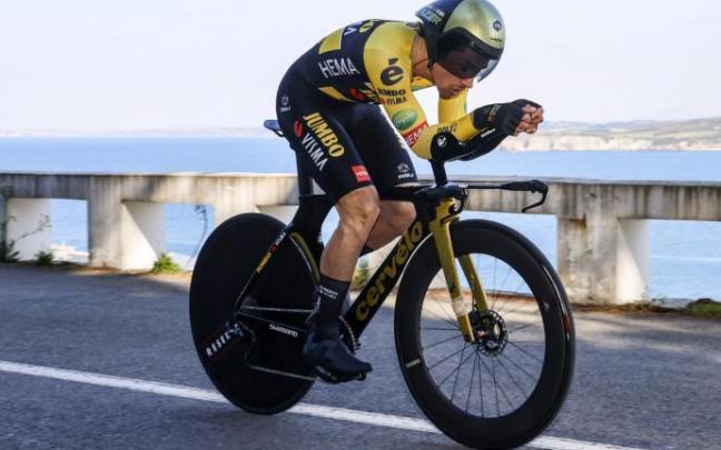 Roglic, vencedor en Hondarribia y primer líder.
