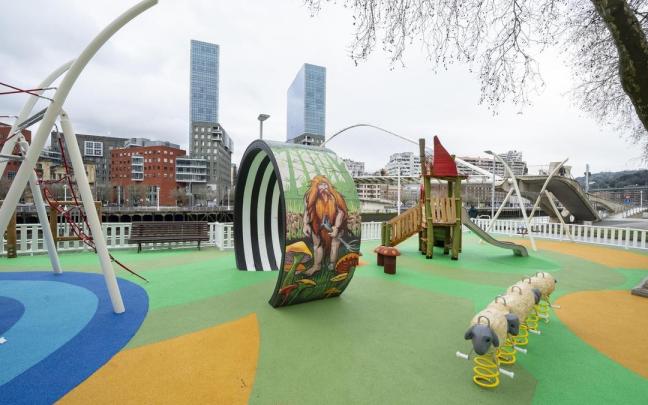 Aburto visita el nuevo espacio infantil de Campo Volantín, inspirado en la mitología vasca Aburto visita el nuevo espacio infantil de Campo Volantín, inspirado en la mitología vasca