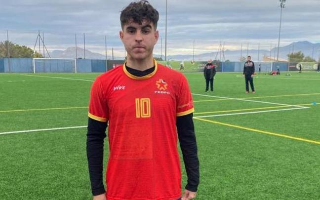 Ibai Goikoetxea, de 18 a&ntilde;os, durante la concentraci&oacute;n en Alicante.