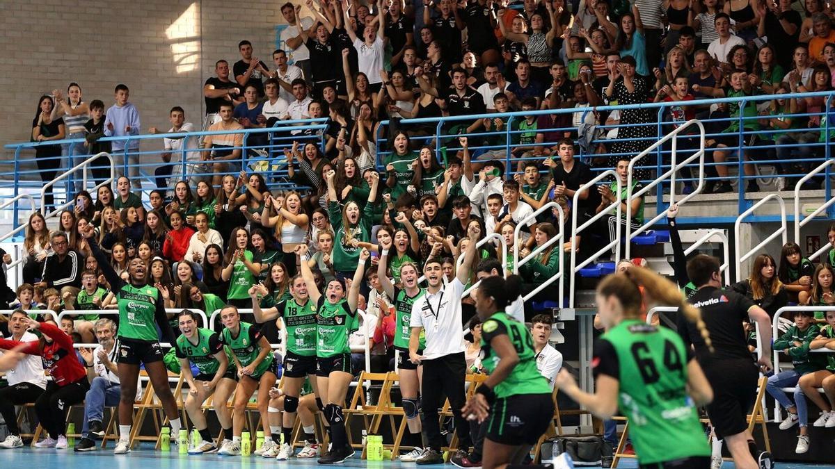 La grada del Hermanos Induráin fue una fiesta.