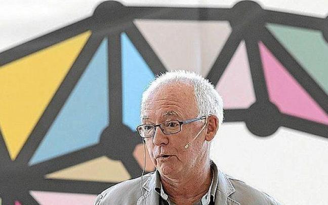 Joseba Azkarraga, en el transcurso de un acto de Sare. Joseba Azkarraga, en el transcurso de un acto de Sare.