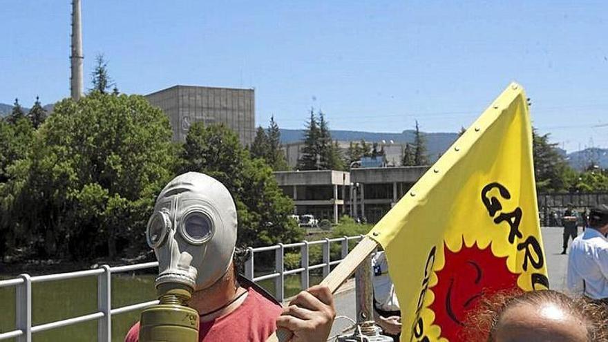 Marcha contra la central nuclear de Garoña.