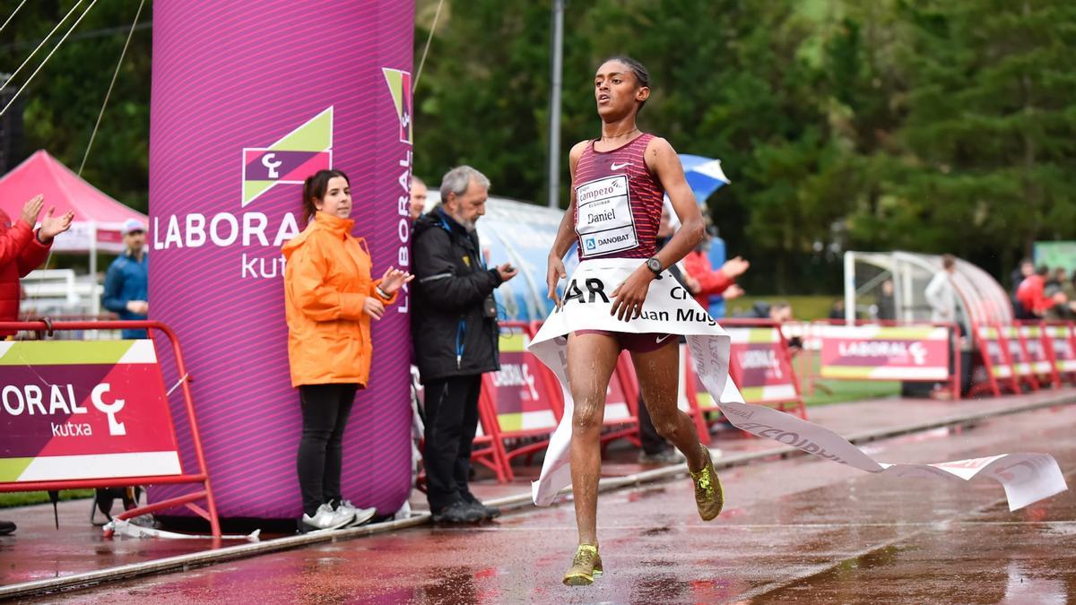 Rahel Daniel ganó la prueba femenina del Cross Muguerza.