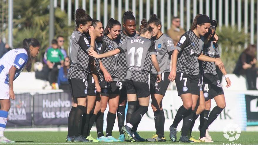 Las Gloriosas celebran uno de los goles conseguidos este domingo en Huelva