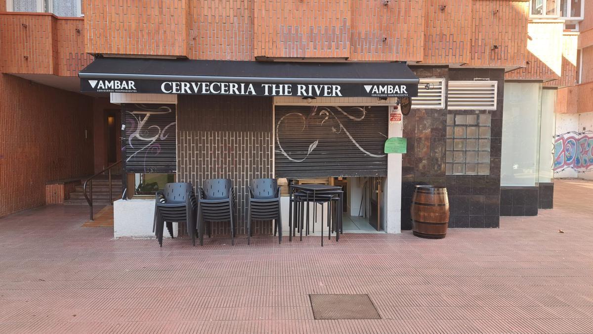 La cafetería The River, en la calle Serafín Ajuria del barrio de San Martín