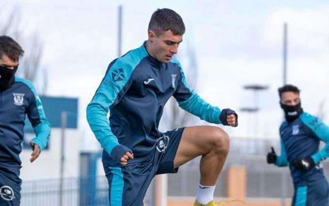 Jon Karrikaburu, durante el entrenamiento de este martes en Leganés. Jon Karrikaburu, durante el entrenamiento de este martes en Leganés.
