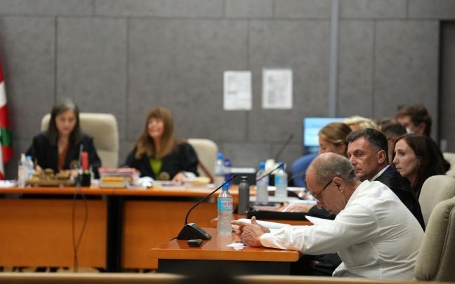 La Fiscalía mantiene su petición de 47 años de prisión para el acusado. La Fiscalía mantiene su petición de 47 años de prisión para el acusado.