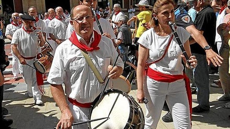 Los txistularis de Lizarra, presentes en todas las fiestas.