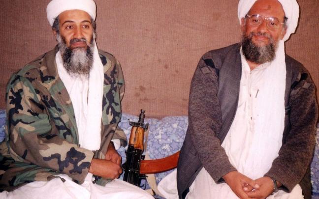 Al-Zawahiri (d), junto a Bin Laden en una imagen fechada en 2001 en Afganistán Al-Zawahiri (d), junto a Bin Laden en una imagen fechada en 2001 en Afganistán