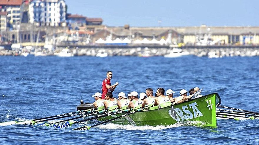 Hondarribia, durante la regata del domingo en Getaria. | FOTO: ARNAITZ RUBIO