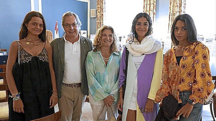 Entre Arancha y Carmen Sanz, Sabino Gutiérrez, Isabel Bermúdez Elorrieta y Pilar García.