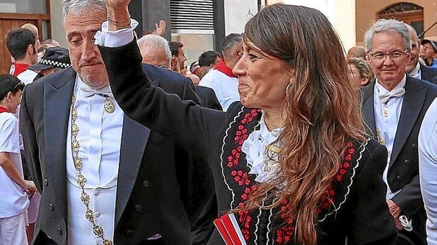 Asiron y Beloki, ediles de Bildu, en la procesión en San Lorenzo.