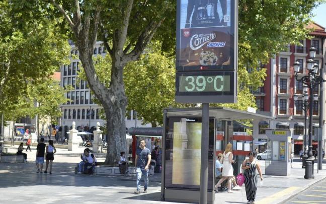 La ola de calor se extiende hasta el lunes. La ola de calor se extiende hasta el lunes.