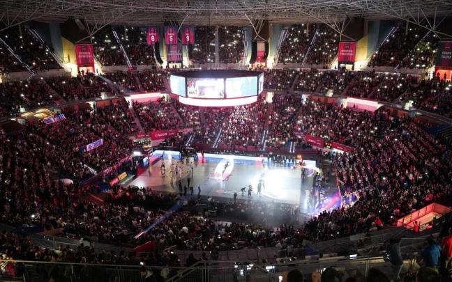 El Buesa Arena vivió ayer un susto que pudo haber acabado en tragedia El Buesa Arena vivió ayer un susto que pudo haber acabado en tragedia