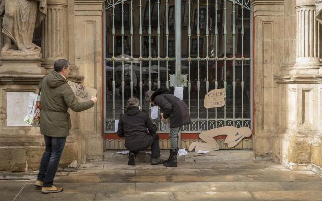 Acción para concienciar sobre la situación de las personas sin hogar.