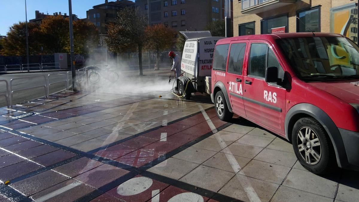 Imagen de las labores de eliminación de estas líneas en Marcelo Celayeta