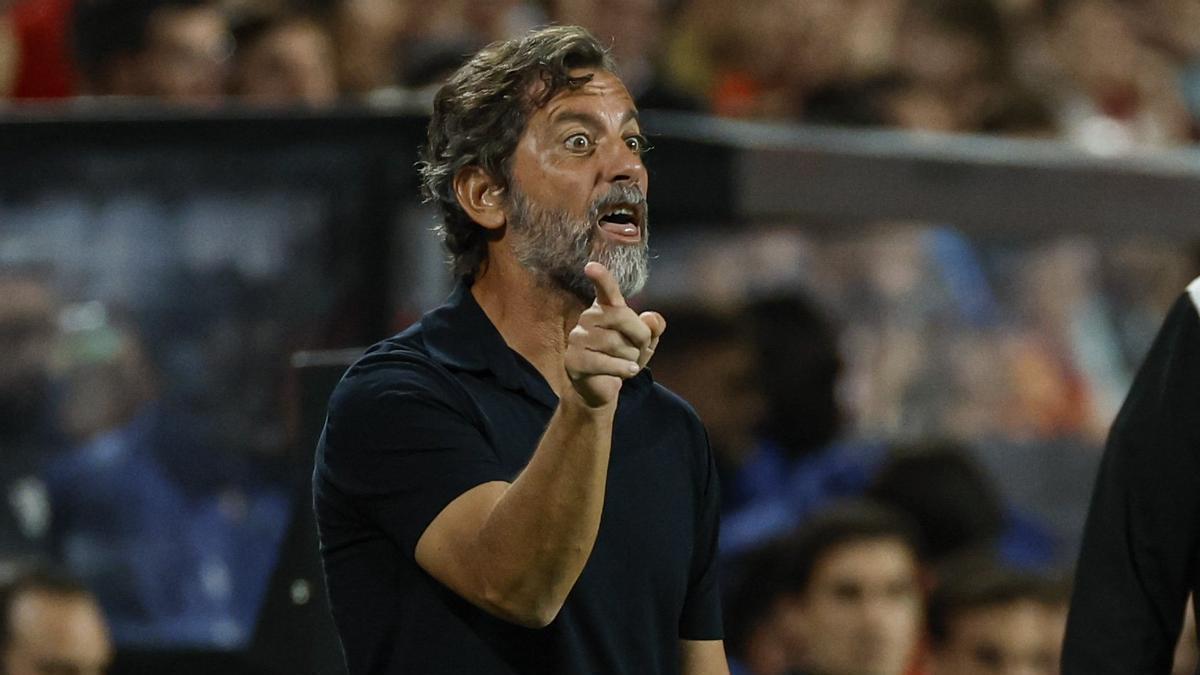 El técnico del Getafe, Quique Sánchez Flores, da instrucciones durante el último partido, contra el Rayo (0-0).