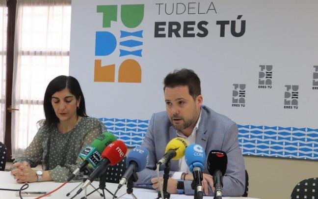 Merche Añón, concjala de Cultura, y Alejandro Toquero, alcalde de Tudela