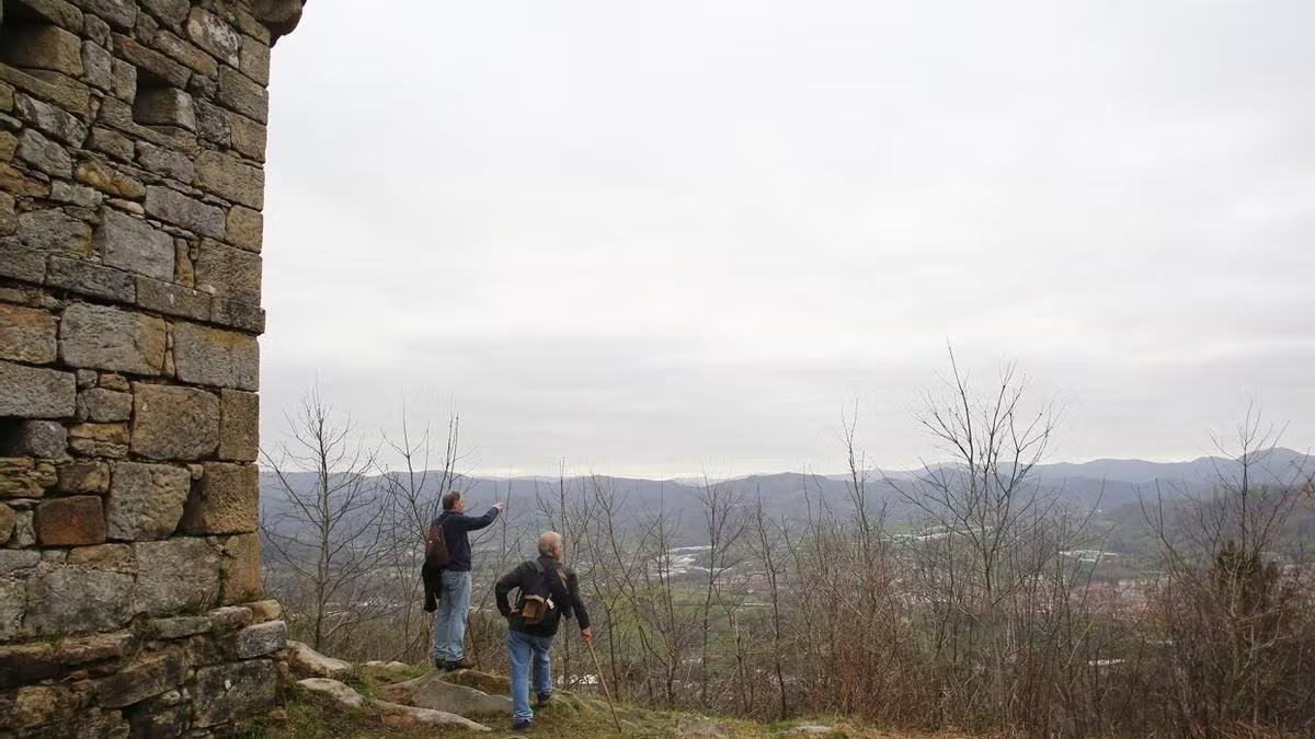 Torreones de Jaizkibel, actualmente en proceso de restauración