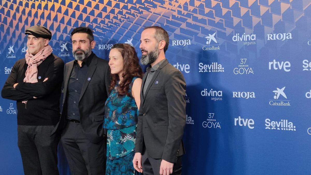 Joaquín Calderón (productor), Carlos F. de Vigo (productor y director), Lorena Ares (directora) y Mintxo Díaz (productor), de 'Amanece la noche más larga', en la fiesta de nominados.