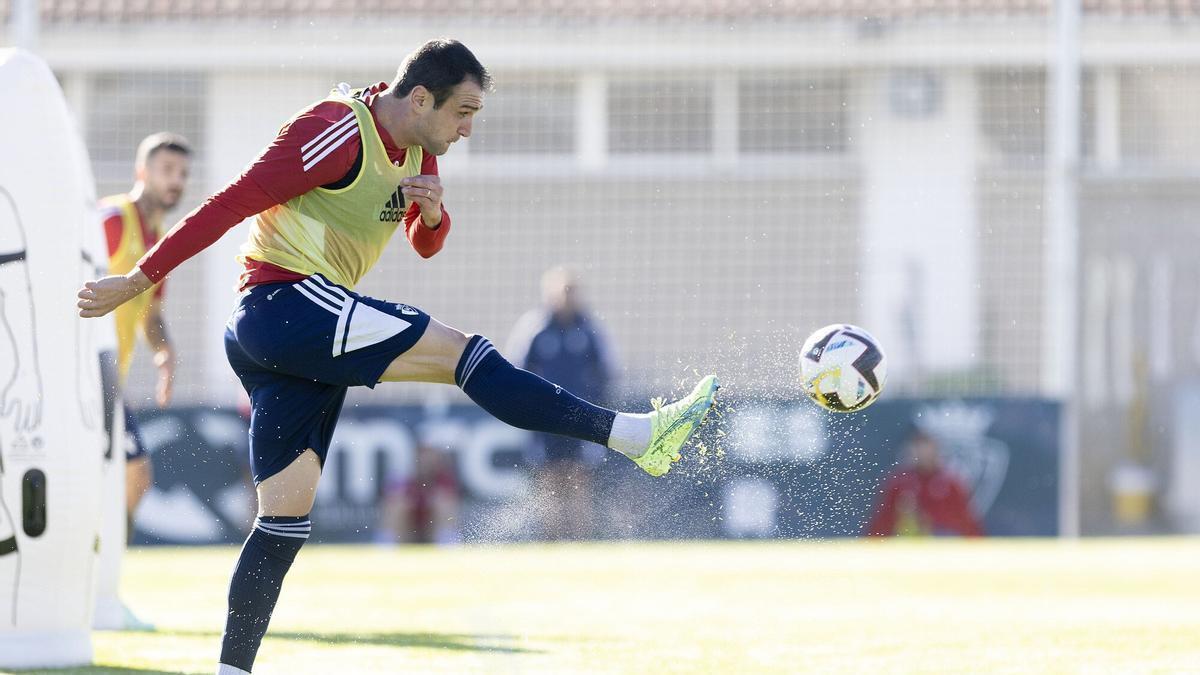 Kike García, en el entrenamiento de este lunes en Tajonar.