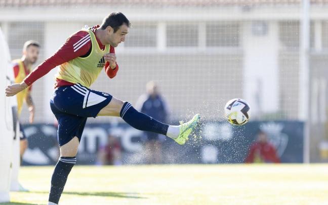 Kike García, en el entrenamiento de este lunes en Tajonar.