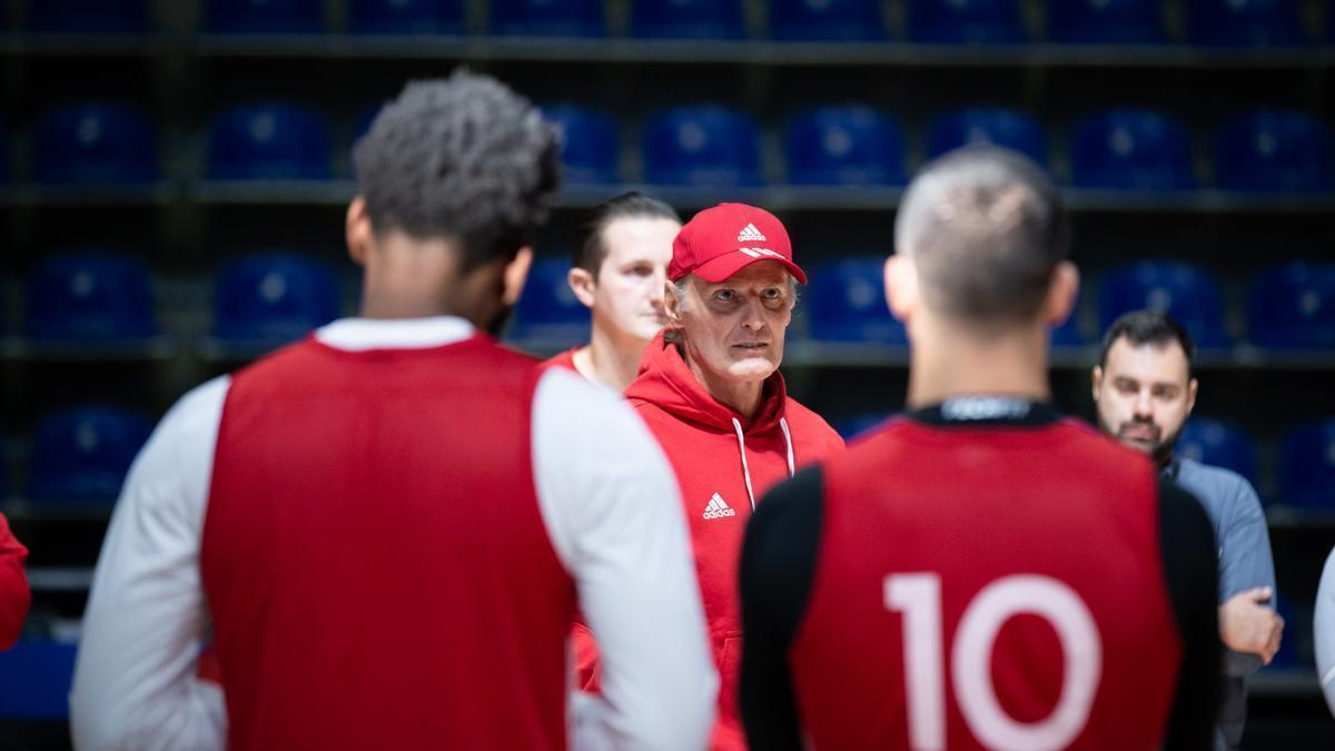 Dusko Ivanovic, durante su primer entrenamiento con el Estrella Roja