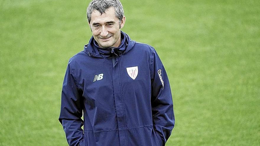 Ernesto Valverde, en un entrenamiento con el Athletic Club en Lezama.