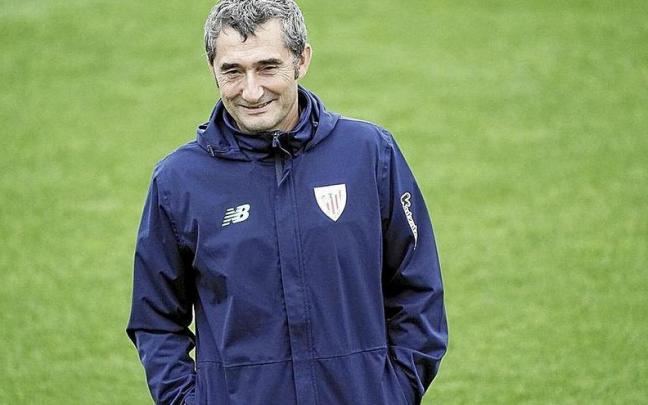 Ernesto Valverde, en un entrenamiento con el Athletic Club en Lezama.