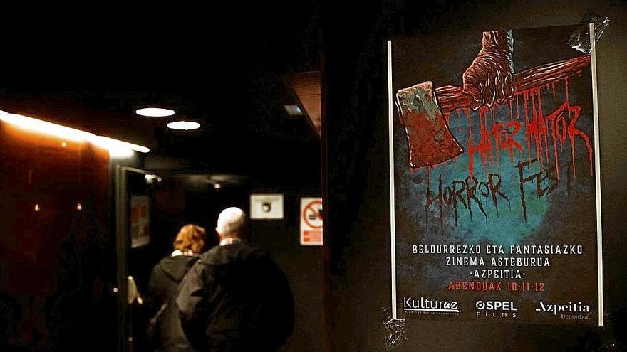 Dos personas acceden a Soreasu en la primera edición del festival de cine fantástico y de terror. | FOTO: KULTURAZ