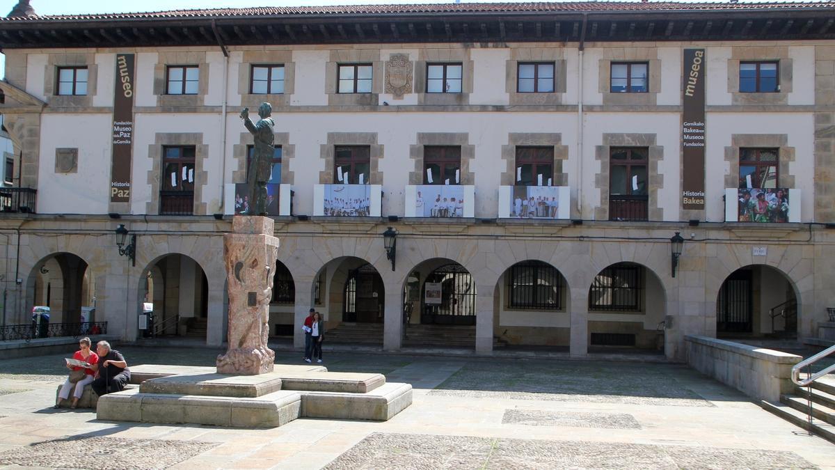 El Museo de la Paz, ubicado en la plaza de los Fueros de Gernika-Lumo.