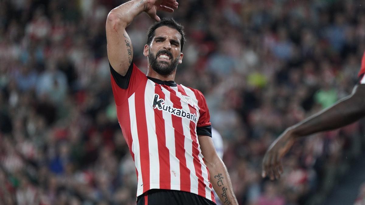 Raúl García, en un partido con el Athletic.