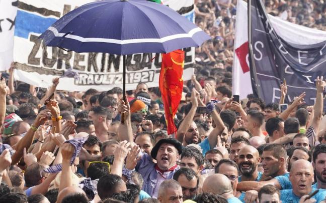 Se ha hecho esperar, y mucho. Y por eso no es de extrañar el delirio generalizado que ha provocado el regreso del aldeano de Zalduondo