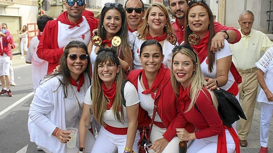Jóvenes disfrutando del gran ambiente de Corella.