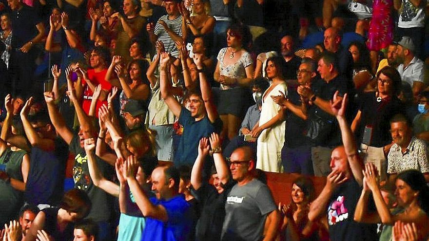 Espectadores en el concierto de Iggy Pop en el Kursaal. | FOTO: ARNAITZ RUBIO