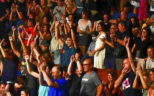 Espectadores en el concierto de Iggy Pop en el Kursaal. | FOTO: ARNAITZ RUBIO