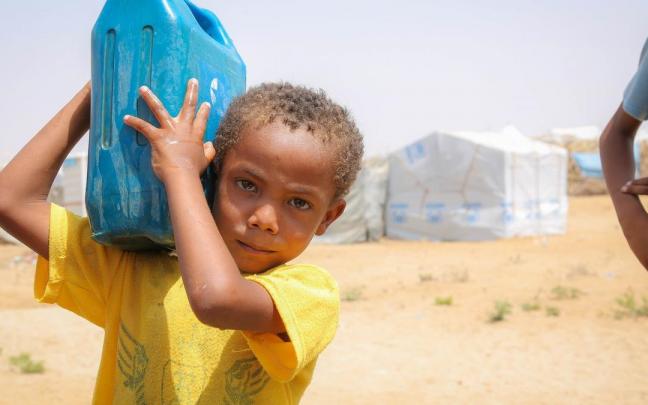 Menor afectado por la guerra en Yemen (Medio Oriente).