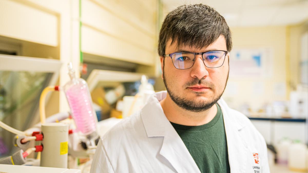 Ignacio Funes en su laboratorio de la Universidad de la Rioja