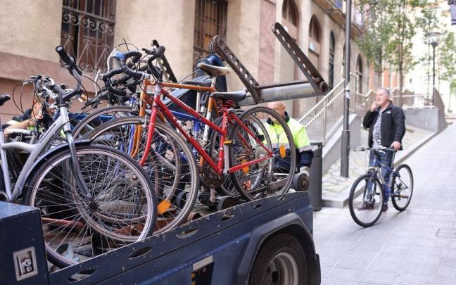 Bicicletas camino al dep&oacute;sito municipal
