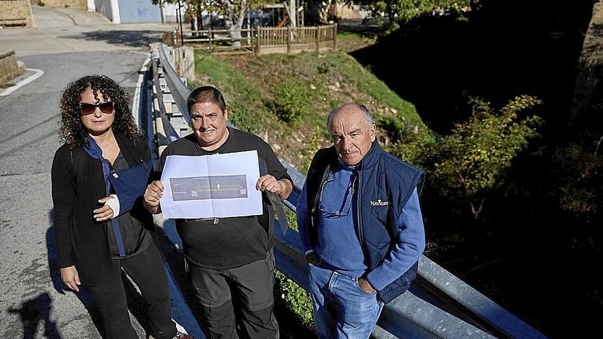 Vista del puente sobre el río Sánsoain donde se construirá la pasarela.