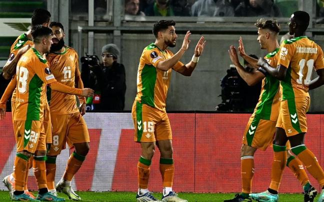 Los jugadores del Betis celebran el gol de Fekir. Los jugadores del Betis celebran el gol de Fekir.