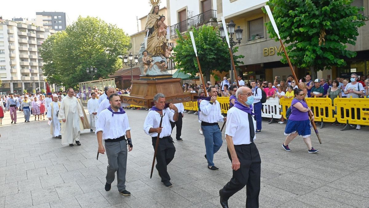 La ola de calor rest&oacute; asistentes a la procesi&oacute;n mar&iacute;tima de la Virgen del Carmen.