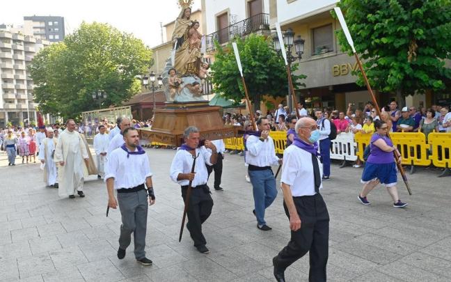 La ola de calor rest&oacute; asistentes a la procesi&oacute;n mar&iacute;tima de la Virgen del Carmen.
