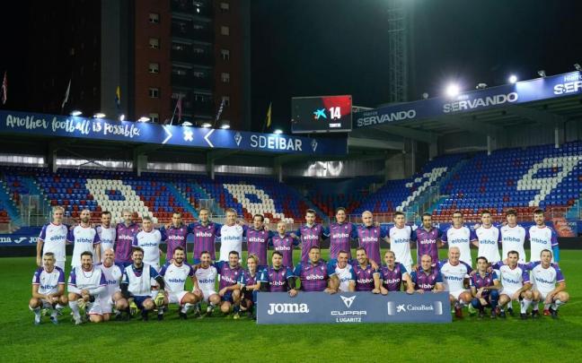40 clientes de CaixaBank han jugado un partido en Ipurua 40 clientes de CaixaBank han jugado un partido en Ipurua