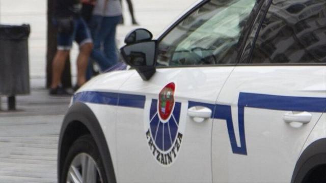 Un coche de la Ertzaintza