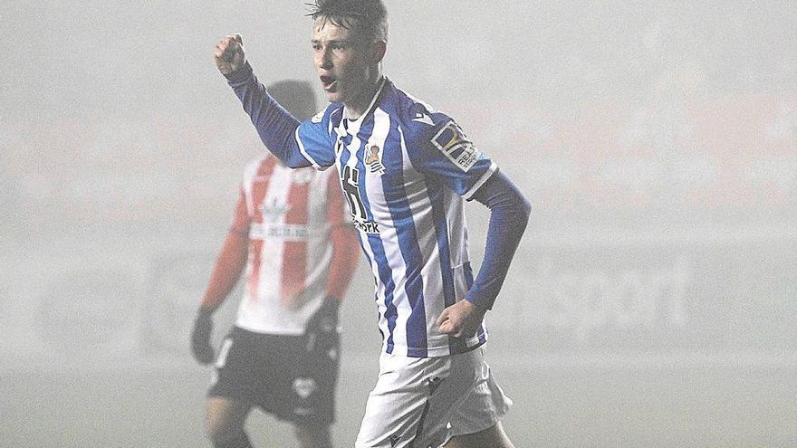 Beñat Turrientes celebra el gol que marcó ante el Zamora.